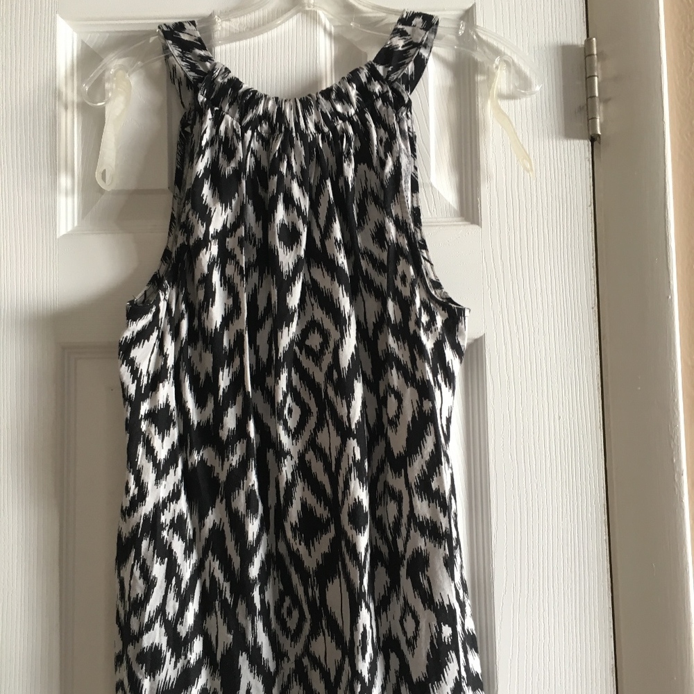 Kenar Black & White Aztec Blouse, Sexy Neck NWOT